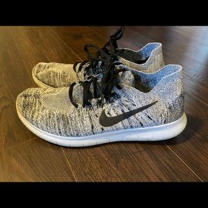 Men’s Nike Flyknit running Shoes 10.5